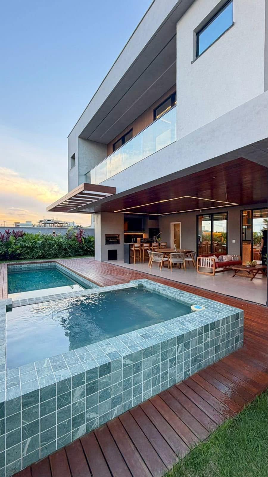 Área externa com piscina