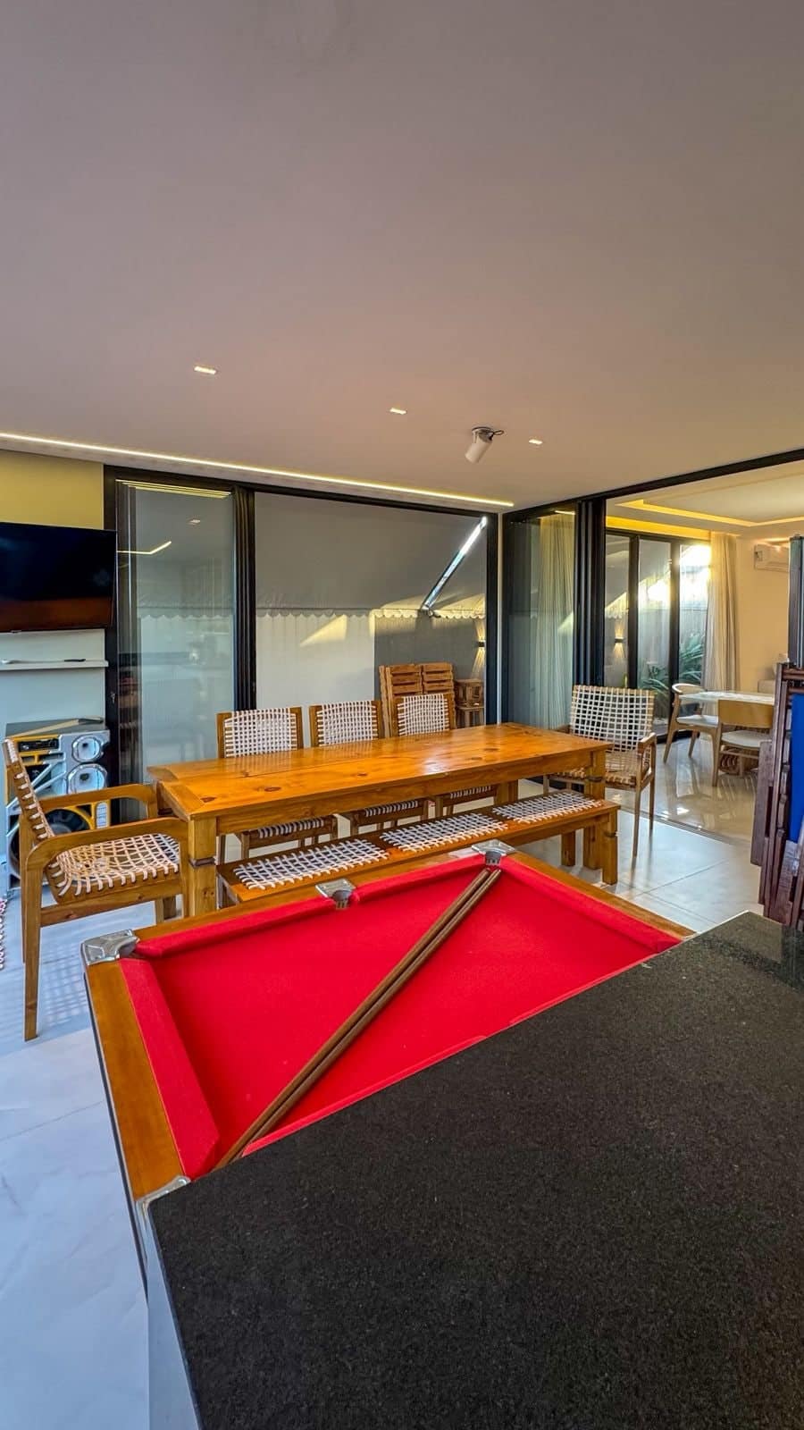 Piscina privativa e deck gourmet