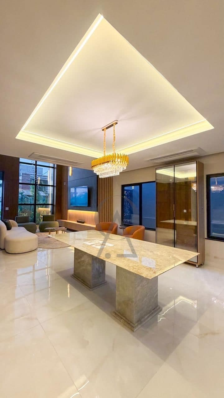 Sala de jantar com acabamento sofisticado