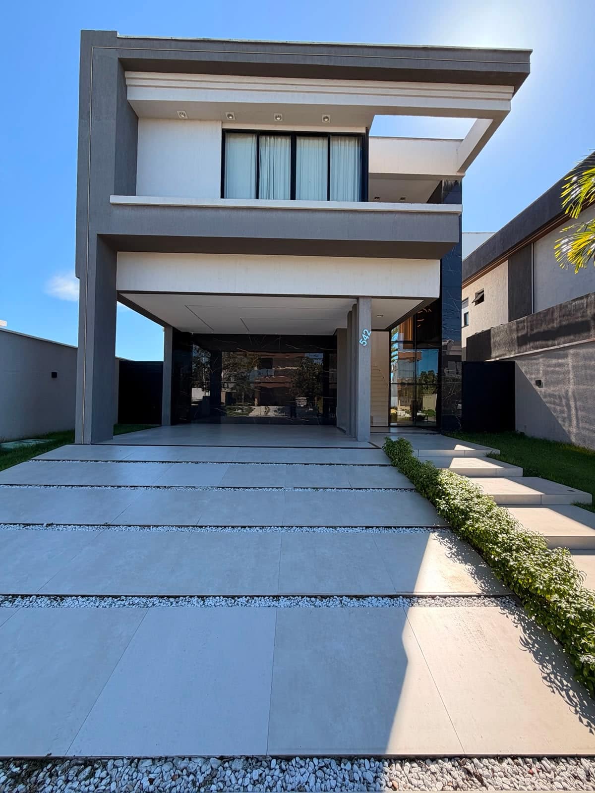Fachada da casa porteira fechada na Cidade Alpha Ceará