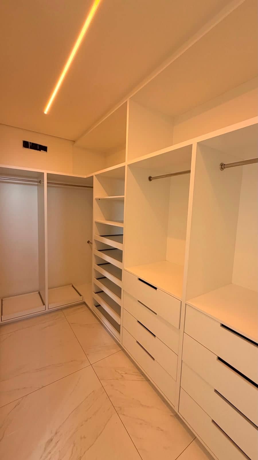 Closet projetado da suíte master