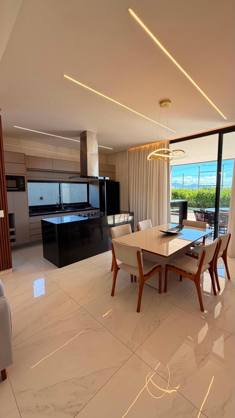 Sala de jantar integrada à cozinha