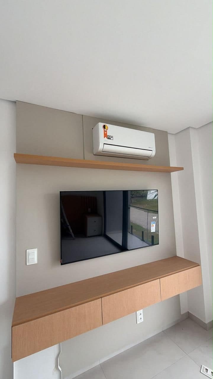 Painel projetado em suíte