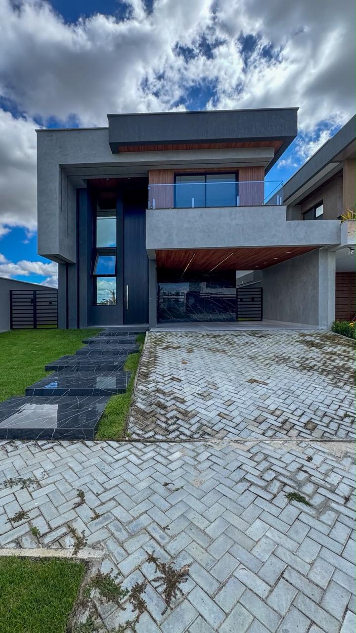 Fachada da casa duplex no Terras Alphaville Ceará