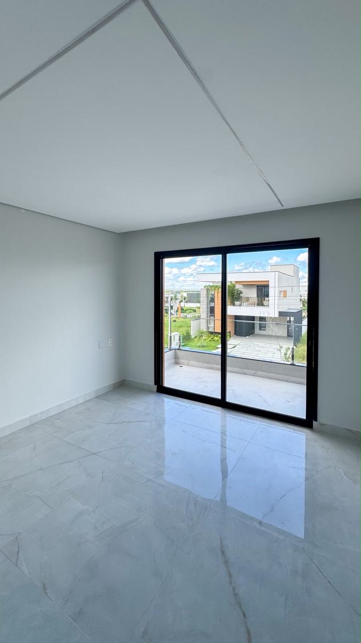 Quarto com acabamento em porcelanato