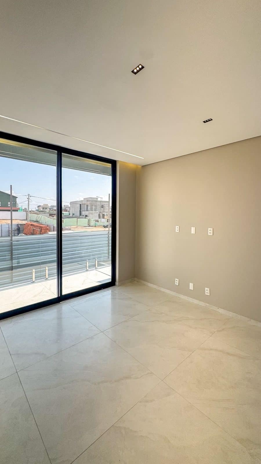 Sala com vista para a varanda