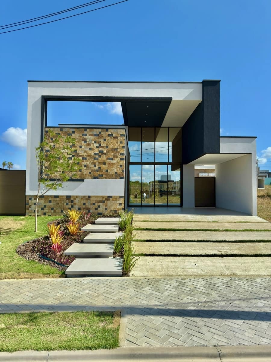 Fachada da casa plana no Terras 4 Cidade Alpha